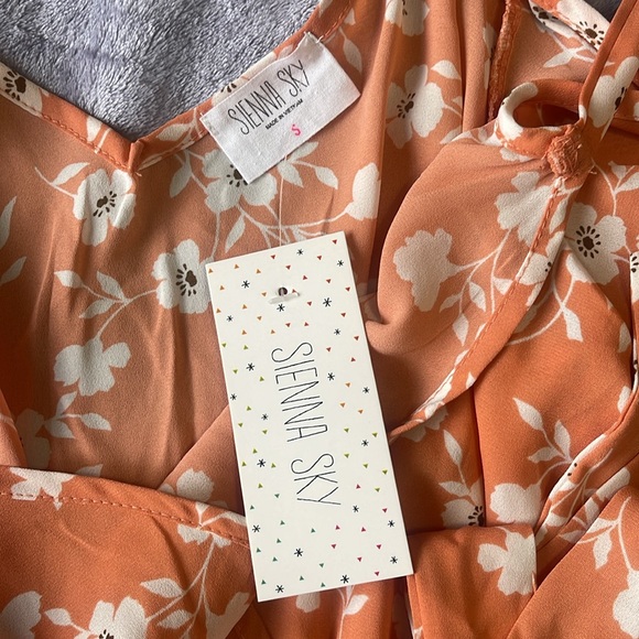 Blouse - Picture 8 of 8